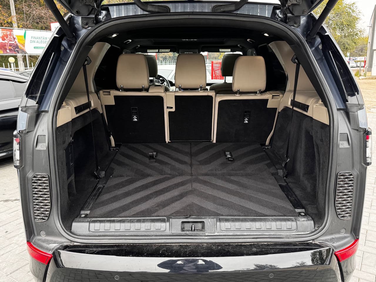 2018 Land Rover Discovery — Miniatură 17