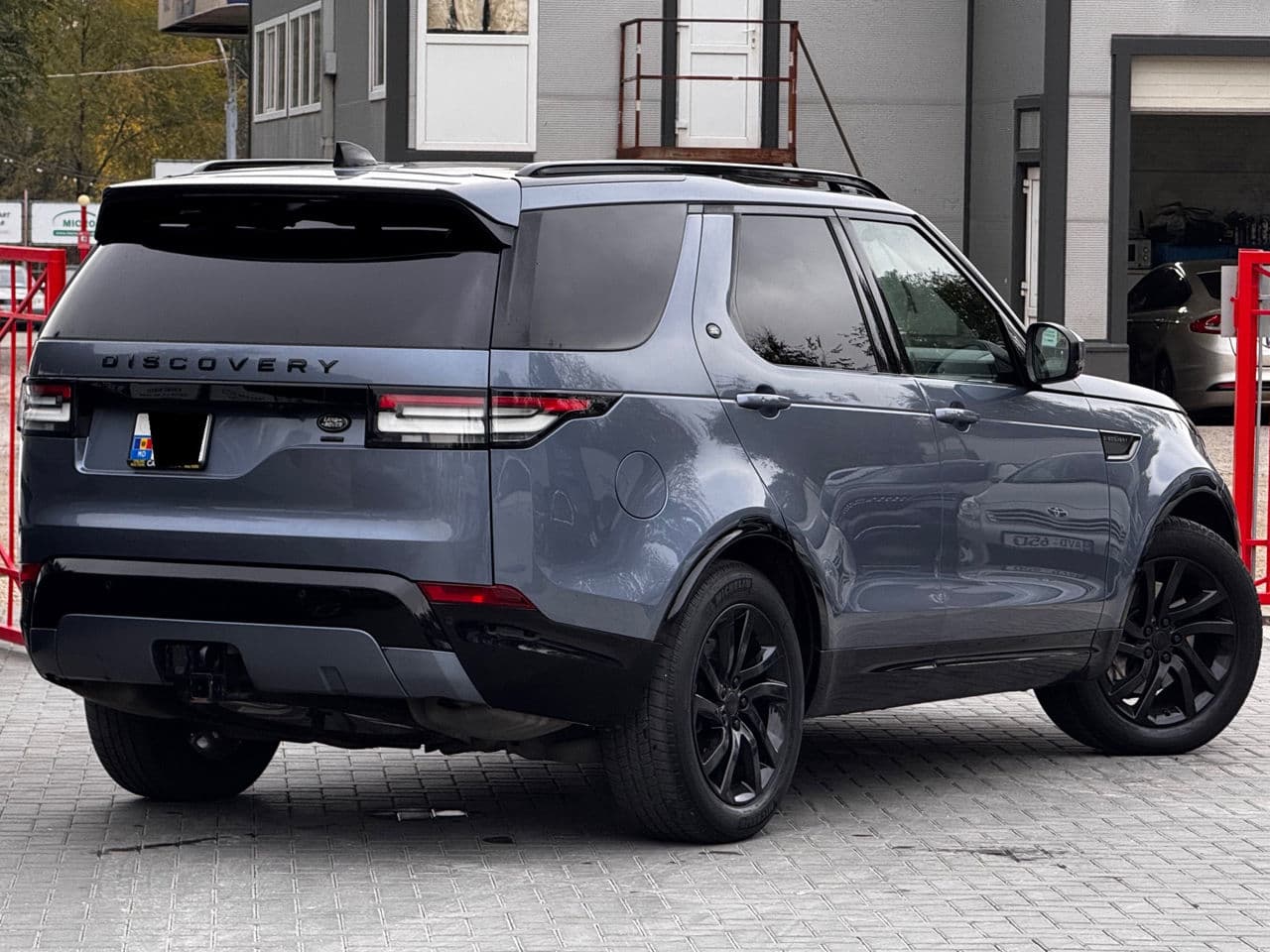 2018 Land Rover Discovery — Miniatură 4