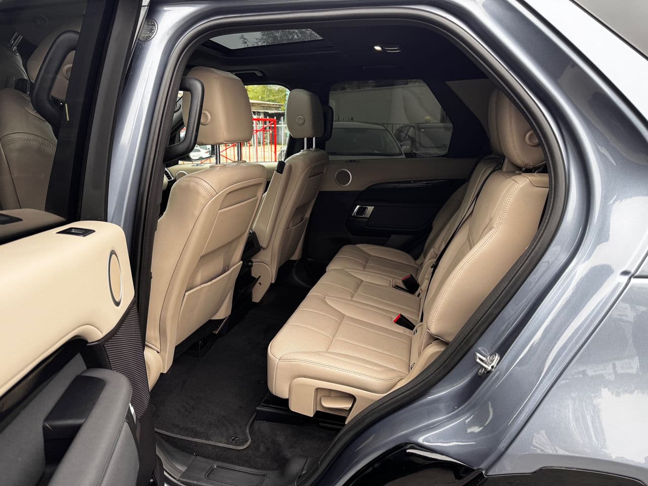 2018 Land Rover Discovery — Miniatură 16