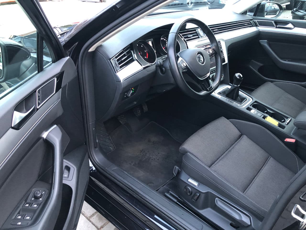 2017 Volkswagen Passat — Miniatură 5