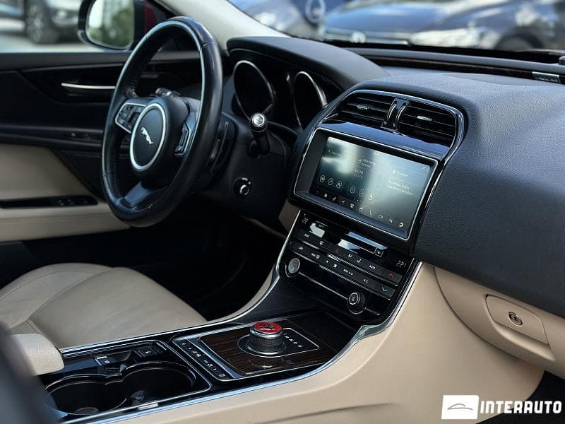 2016 Jaguar XE — Miniatură 22