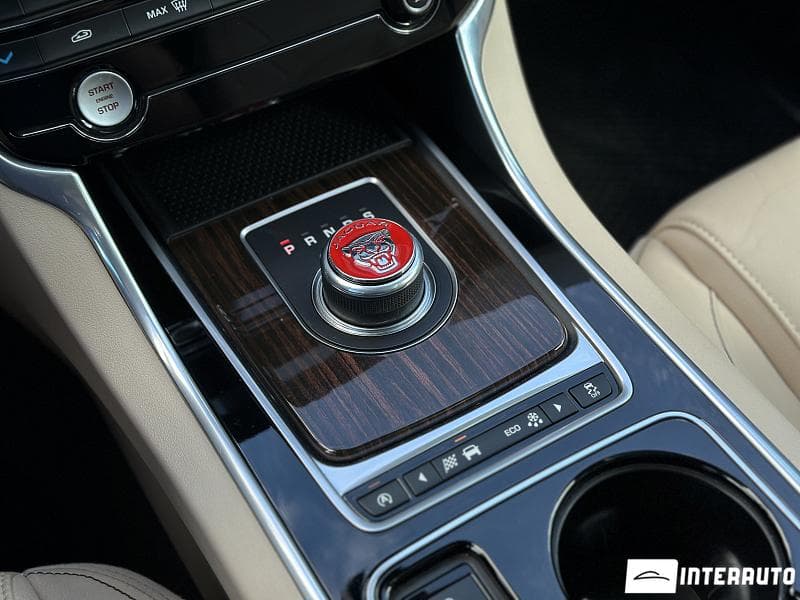 2016 Jaguar XE — Miniatură 20