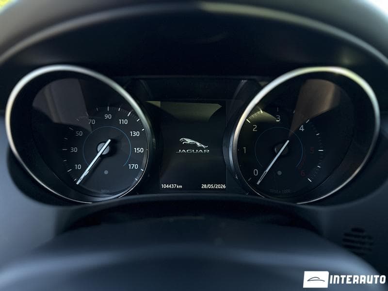 2016 Jaguar XE — Miniatură 18