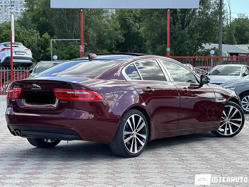 2016 Jaguar XE — Miniatură 2