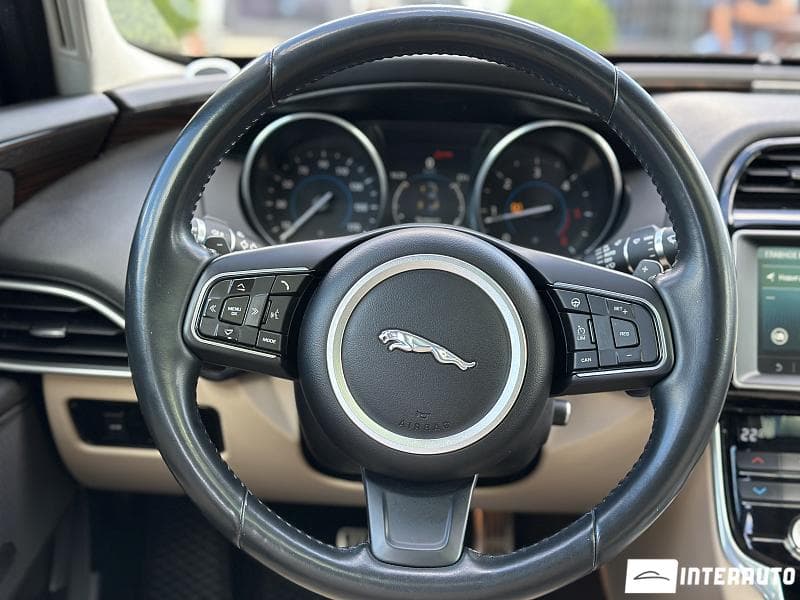 2016 Jaguar XE — Miniatură 15