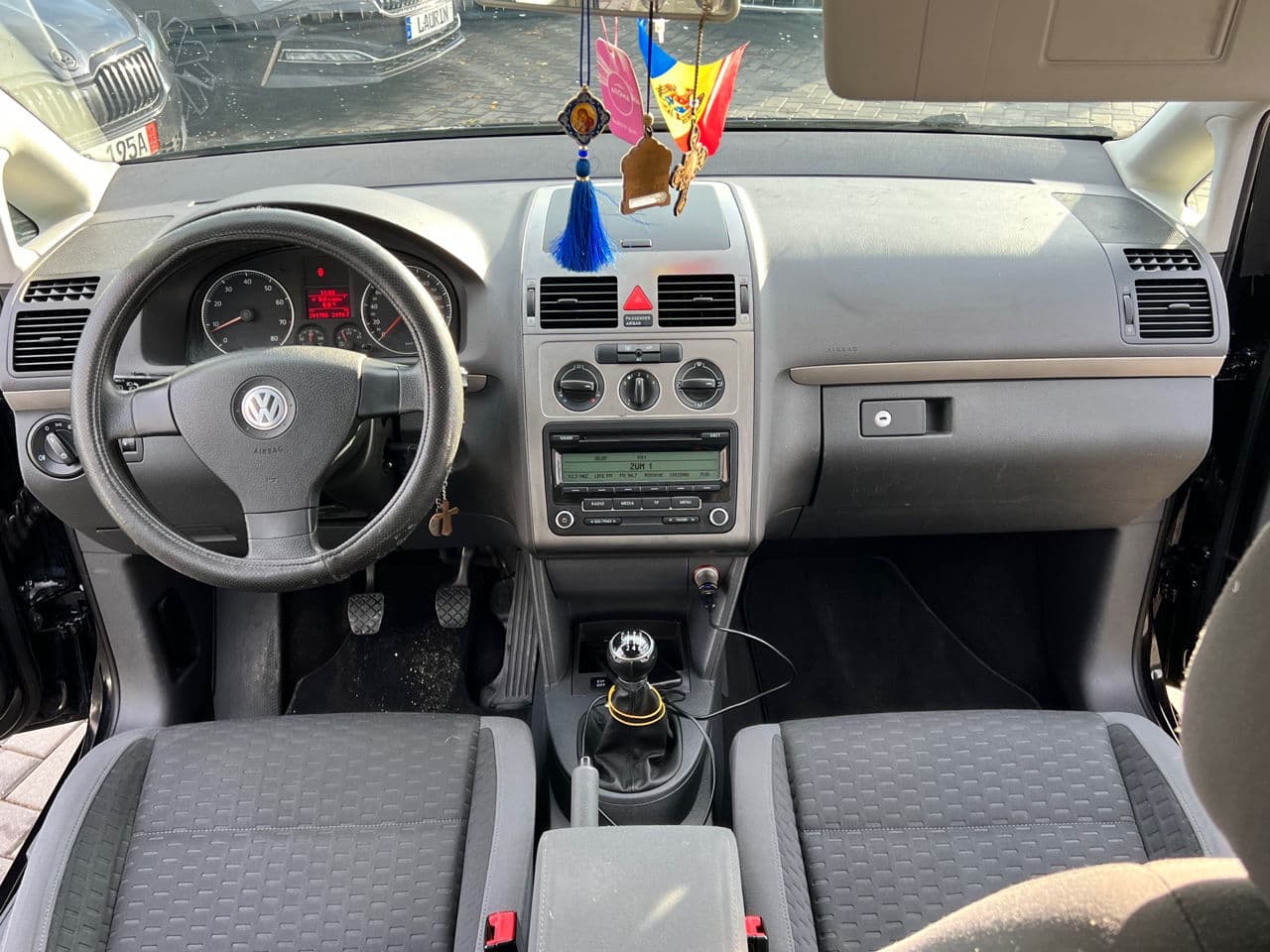 2010 Volkswagen Touran — Miniatură 6