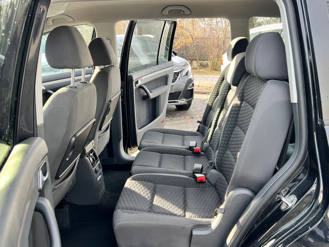 2010 Volkswagen Touran — Miniatură 10