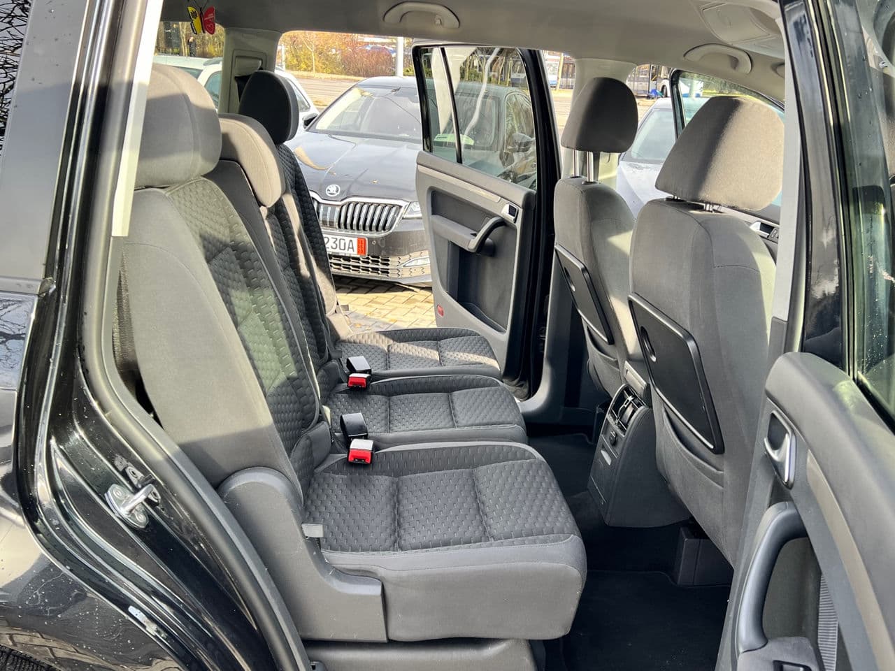 2010 Volkswagen Touran — Miniatură 11