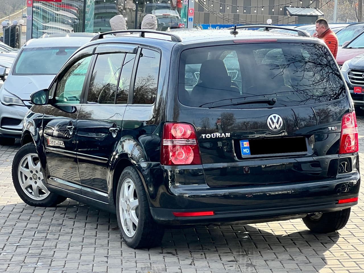 2010 Volkswagen Touran — Miniatură 4