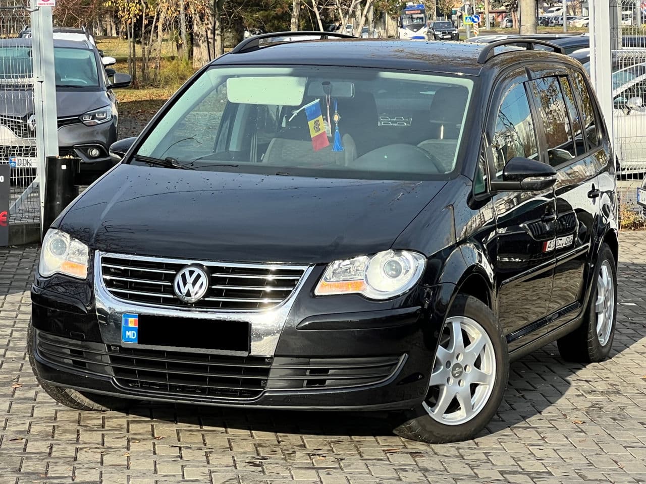 2010 Volkswagen Touran — Miniatură 2