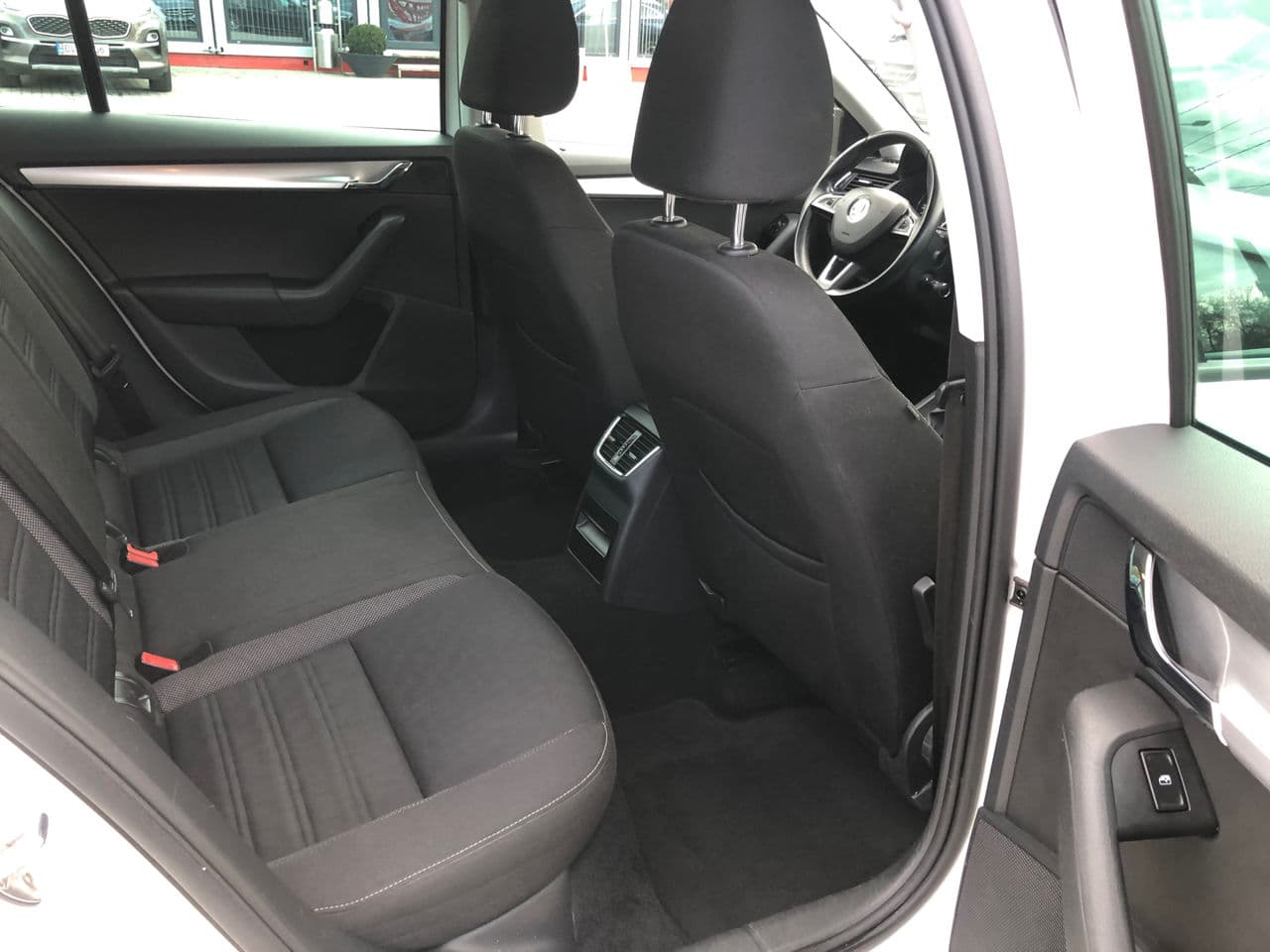 2017 Skoda Octavia — Miniatură 14