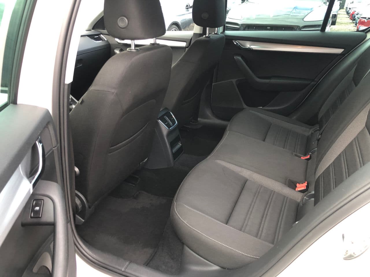 2017 Skoda Octavia — Miniatură 13