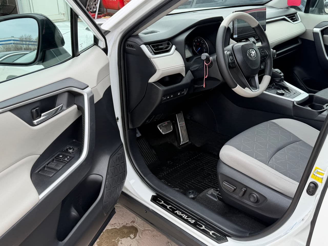 2020 Toyota Rav-4 — Miniatură 6