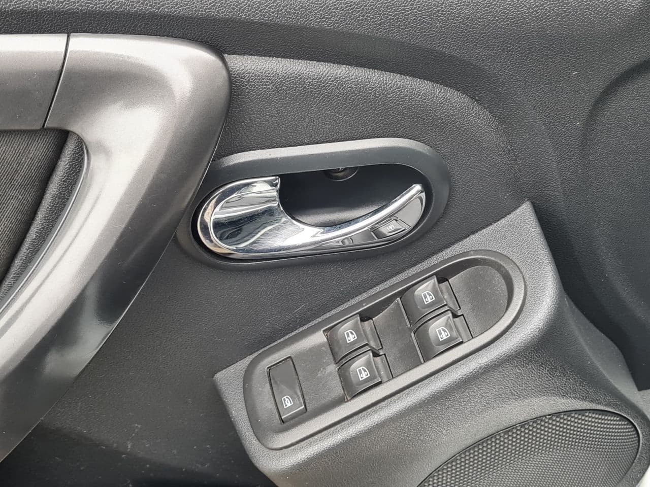 2014 Dacia Duster — Miniatură 15
