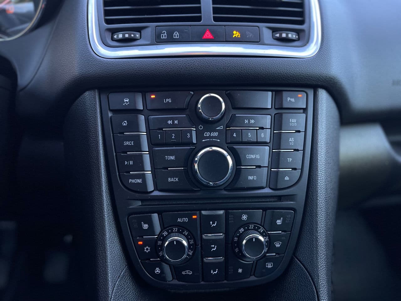 Opel Meriva 2015 — Миниатюра 13