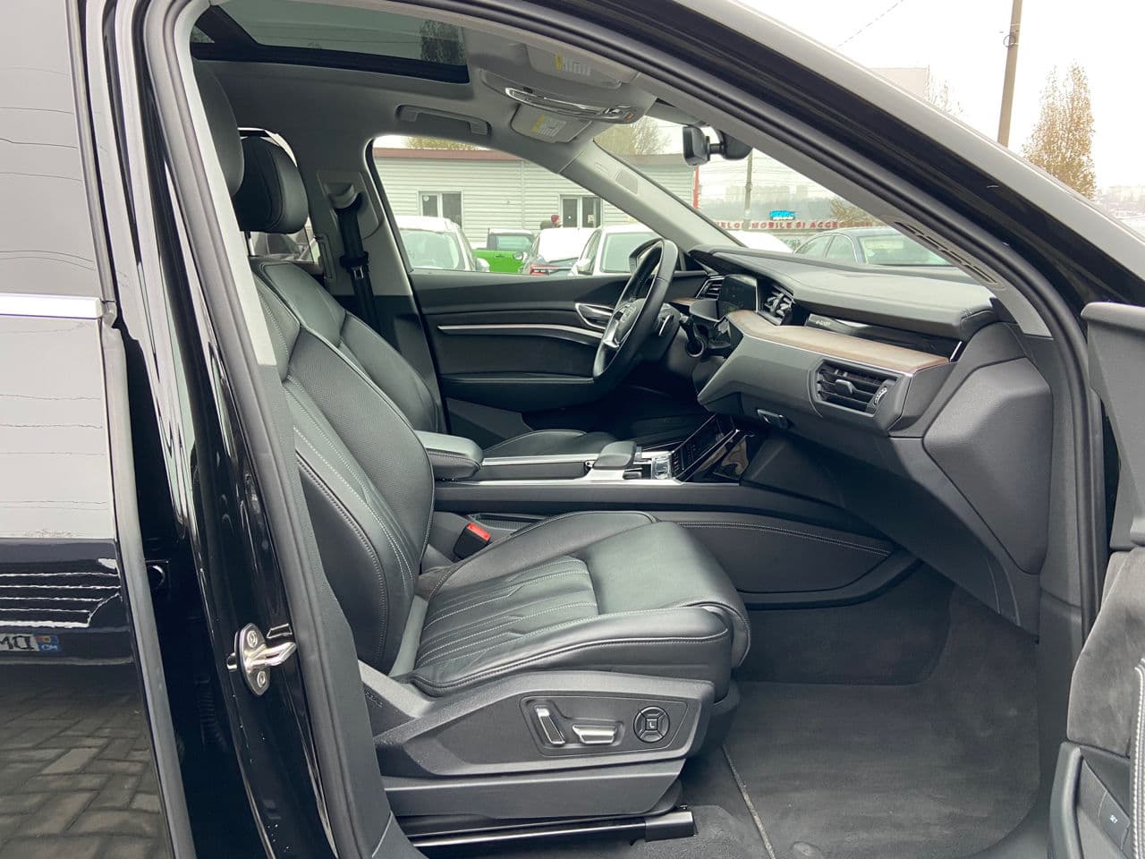 2019 Audi E-tron — Miniatură 25