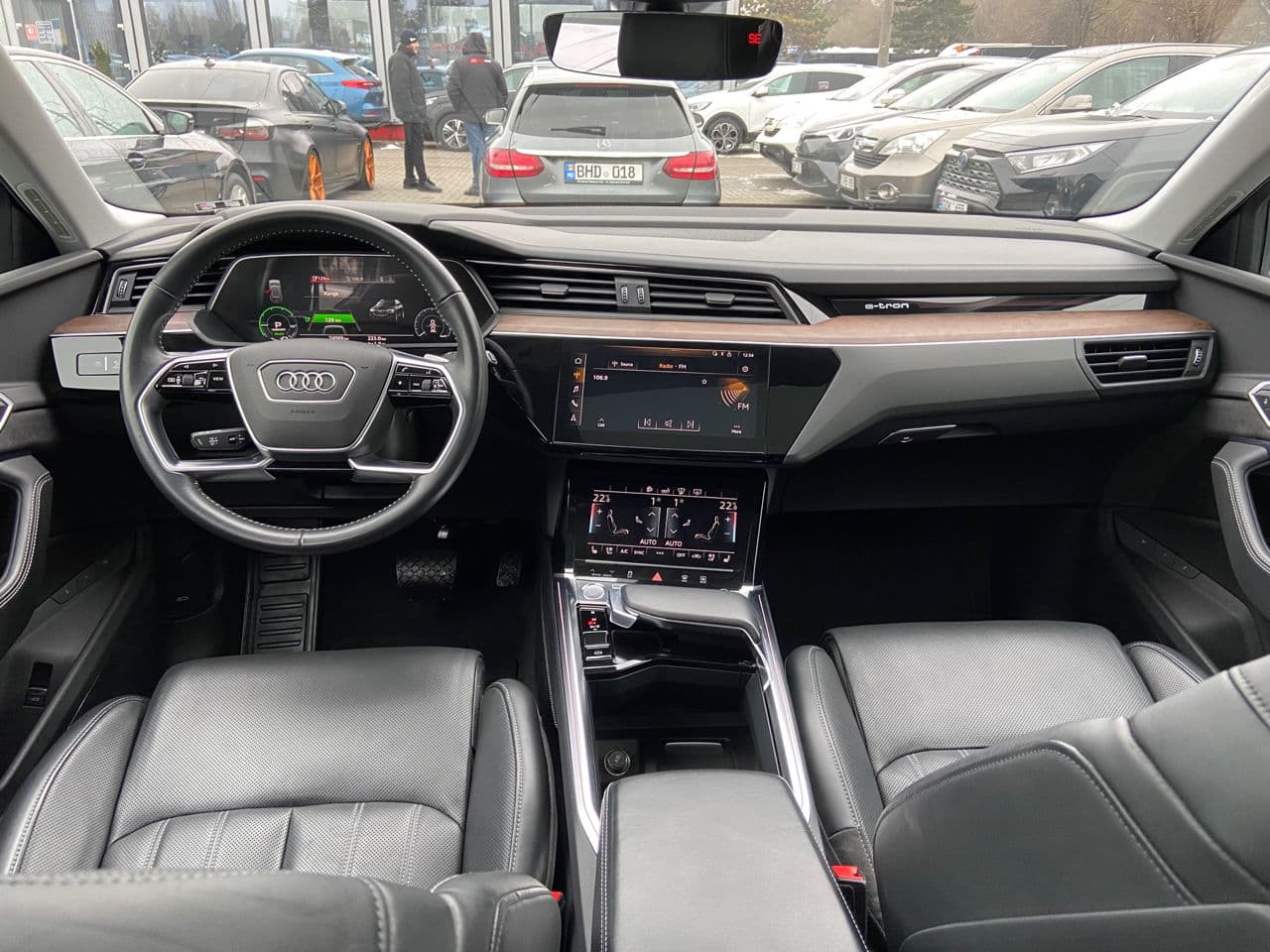 2019 Audi E-tron — Miniatură 22