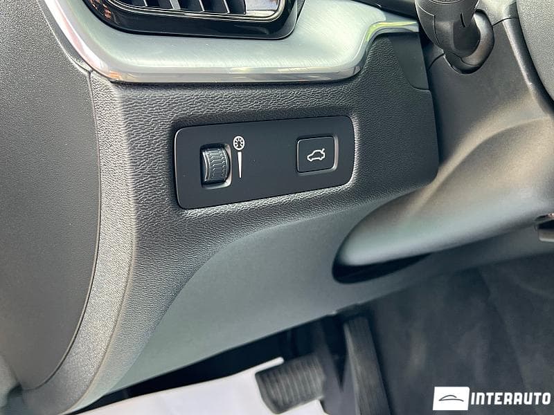 Volvo XC 60 2018 — Миниатюра 6