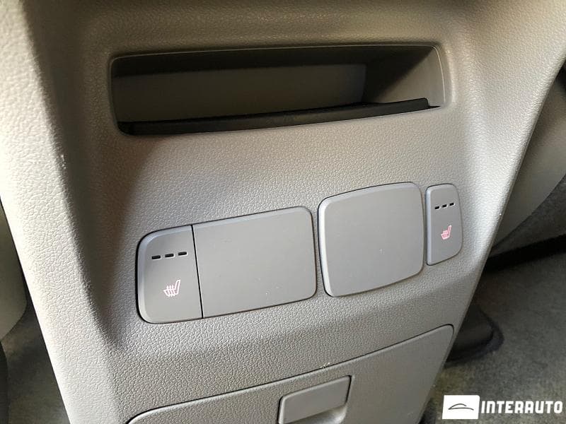 2017 Kia Carnival — Miniatură 17
