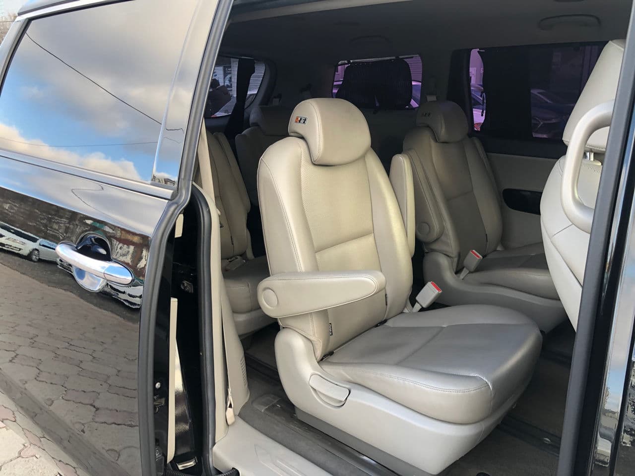 2017 Kia Carnival — Miniatură 18