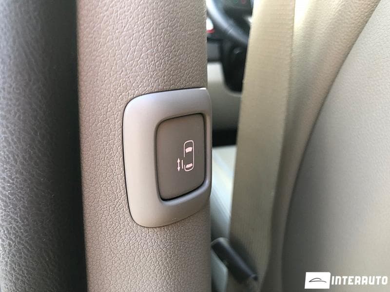2017 Kia Carnival — Miniatură 15
