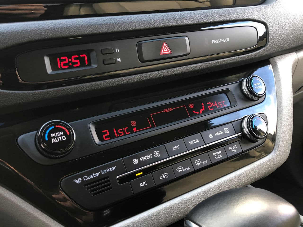 2017 Kia Carnival — Miniatură 10