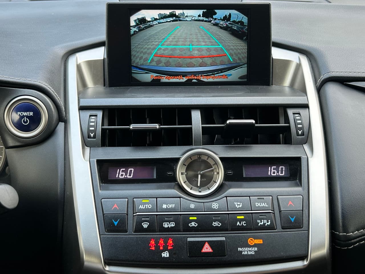 2015 Lexus NX 300H — Miniatură 11