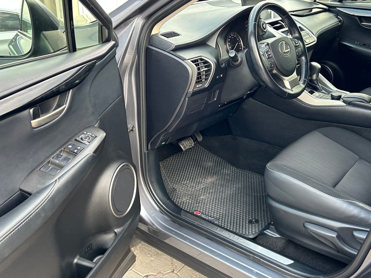 2015 Lexus NX 300H — Miniatură 5