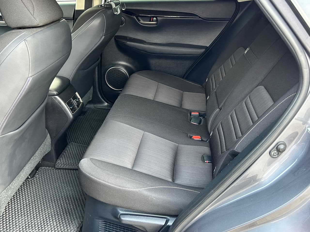 2015 Lexus NX 300H — Miniatură 15