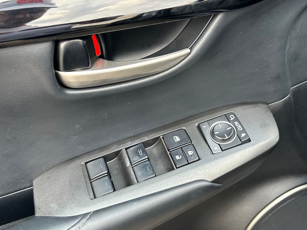 2015 Lexus NX 300H — Miniatură 6