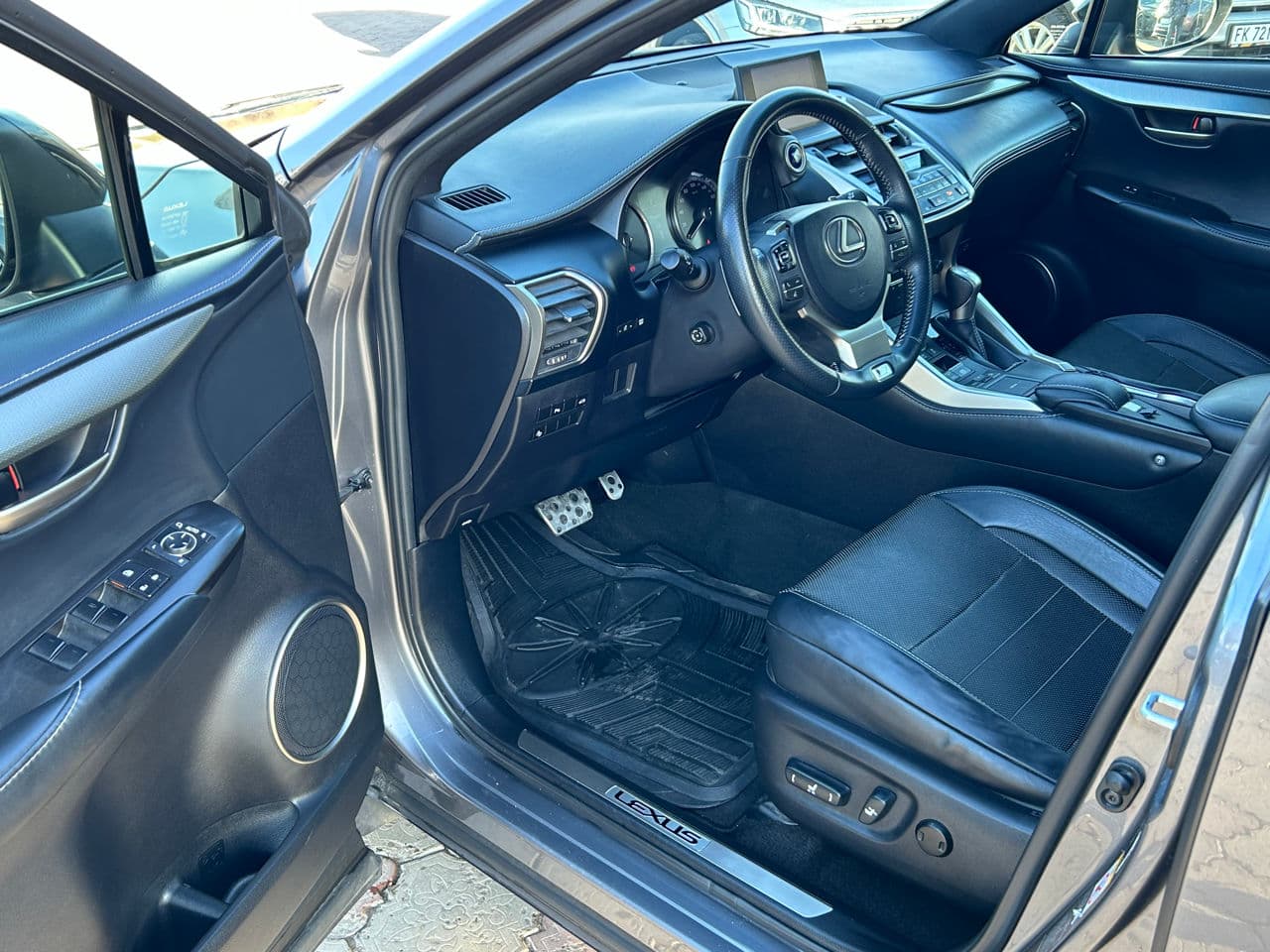 2015 Lexus NX 300H — Miniatură 6