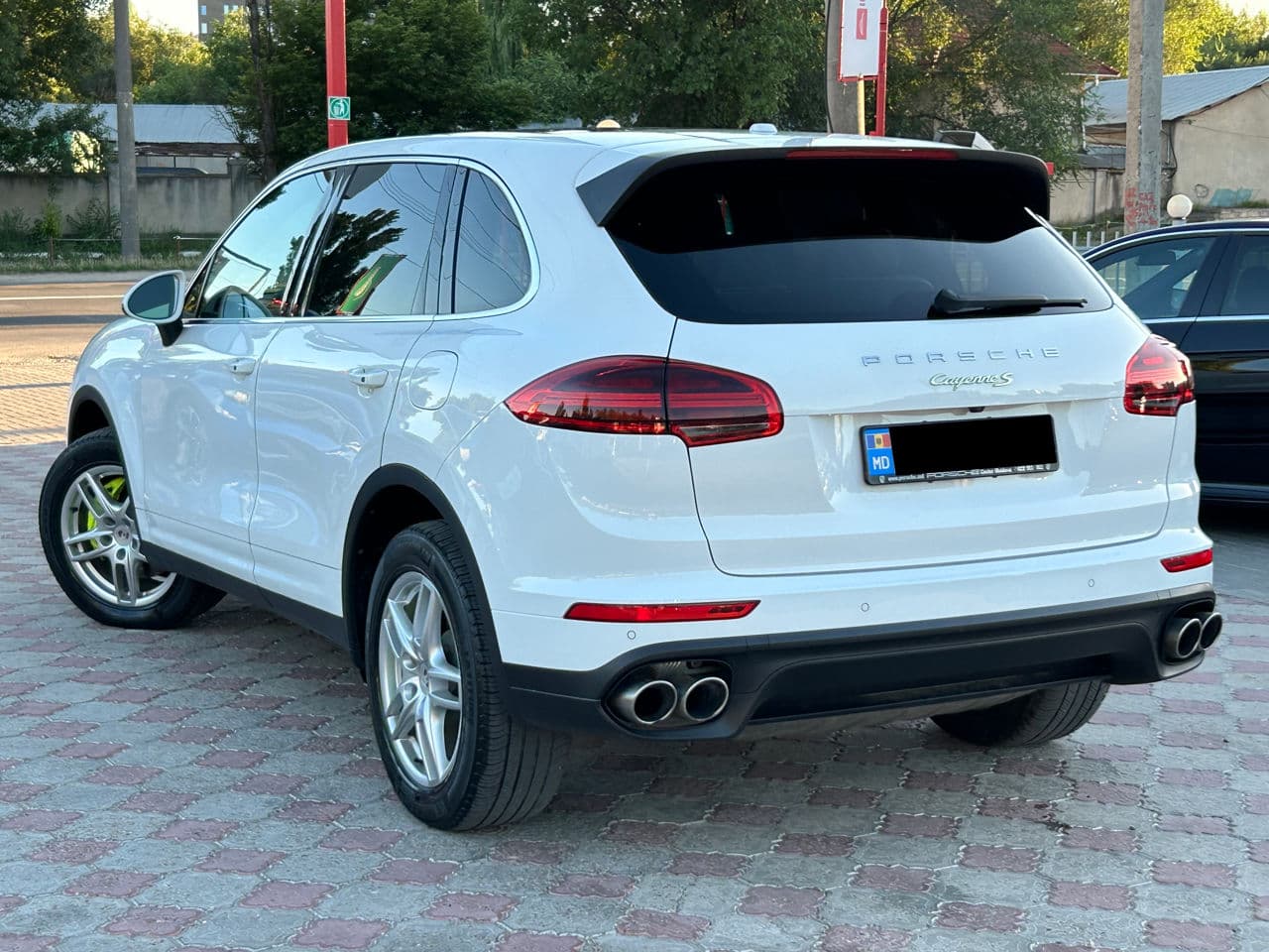 2015 Porsche Cayenne S Hybrid — Miniatură 3