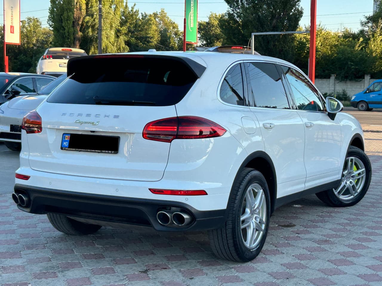 2015 Porsche Cayenne S Hybrid — Miniatură 2