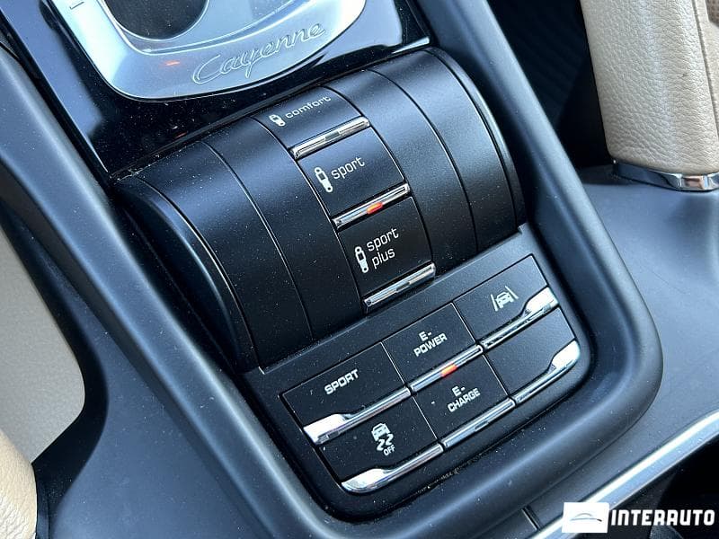 2015 Porsche Cayenne S Hybrid — Miniatură 14