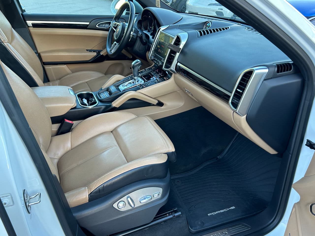 2015 Porsche Cayenne S Hybrid — Miniatură 15
