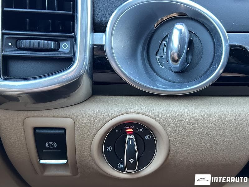 2015 Porsche Cayenne S Hybrid — Miniatură 10