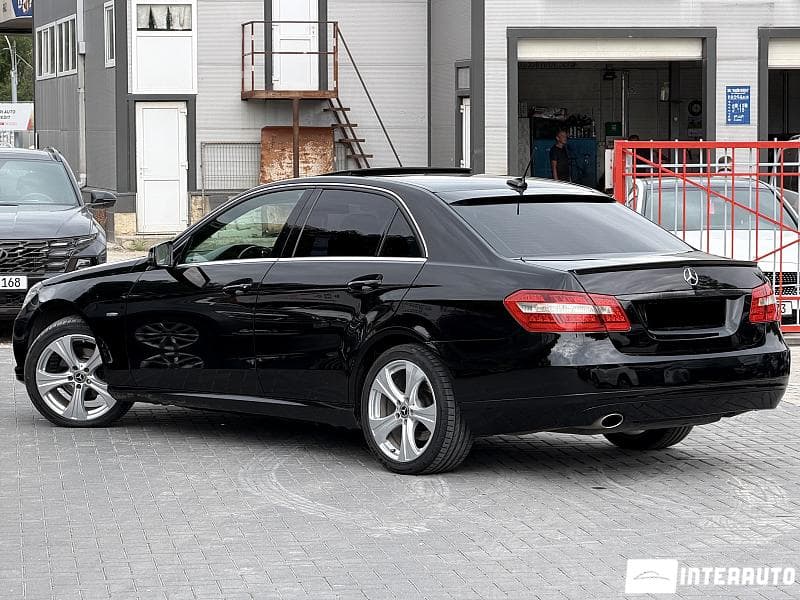 2012 Mercedes E 200 — Miniatură 2