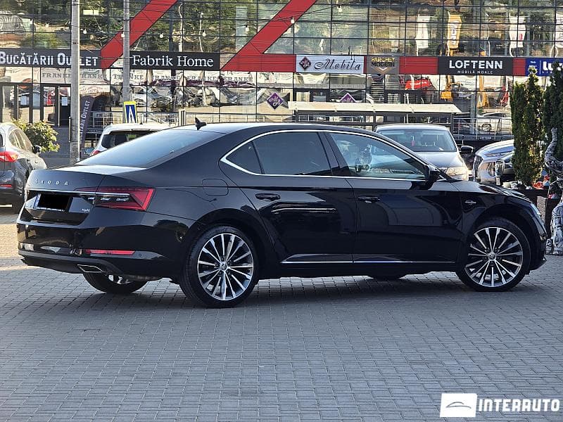 2019 Skoda Superb — Miniatură 3