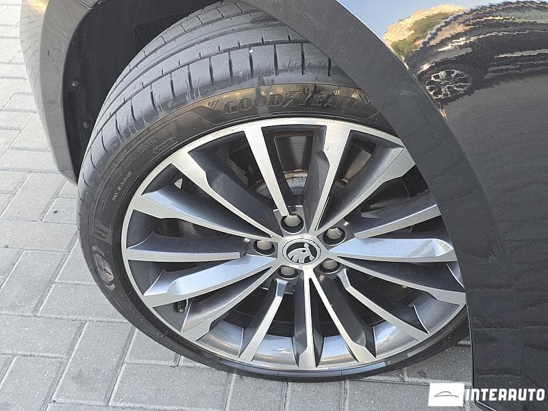 2019 Skoda Superb — Miniatură 5