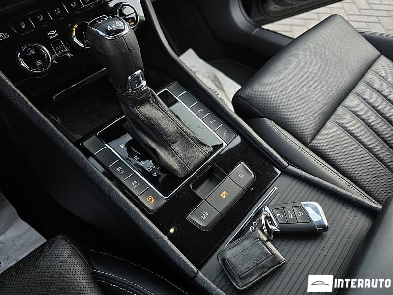 2019 Skoda Superb — Miniatură 17