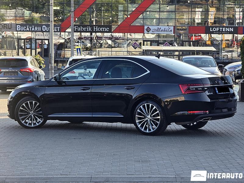 2019 Skoda Superb — Miniatură 4
