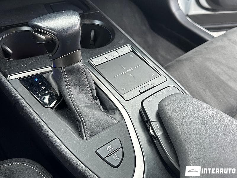 2020 Lexus UX 250h — Miniatură 11