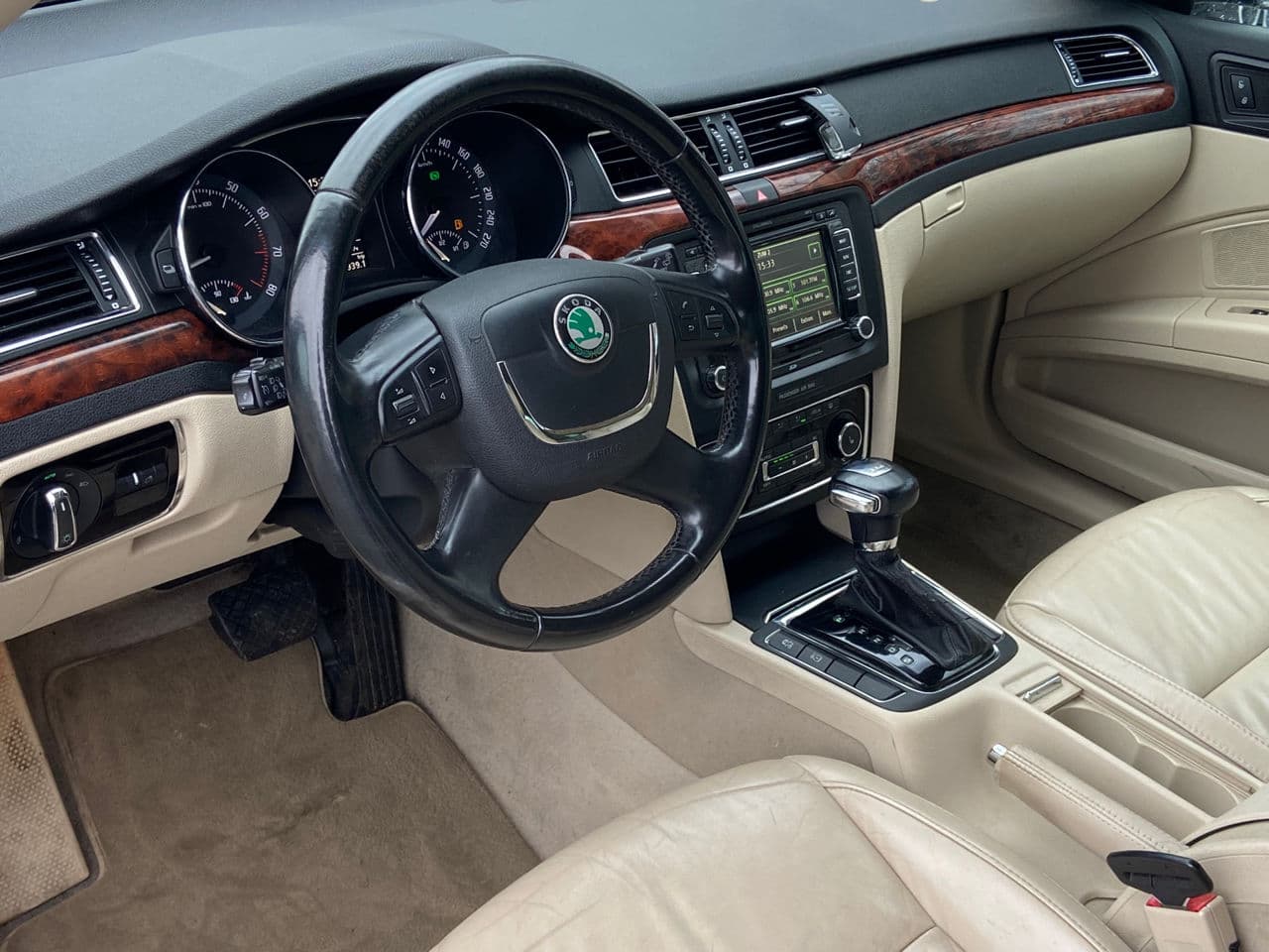 2011 Skoda Superb — Miniatură 9