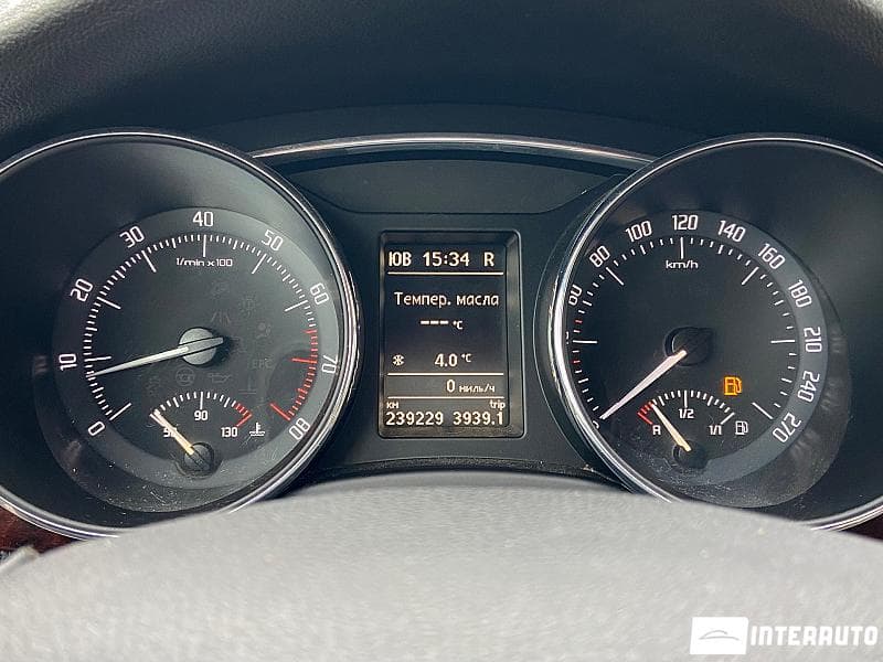 2011 Skoda Superb — Miniatură 12