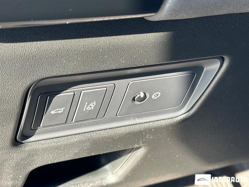2017 Land Rover Discovery — Miniatură 17