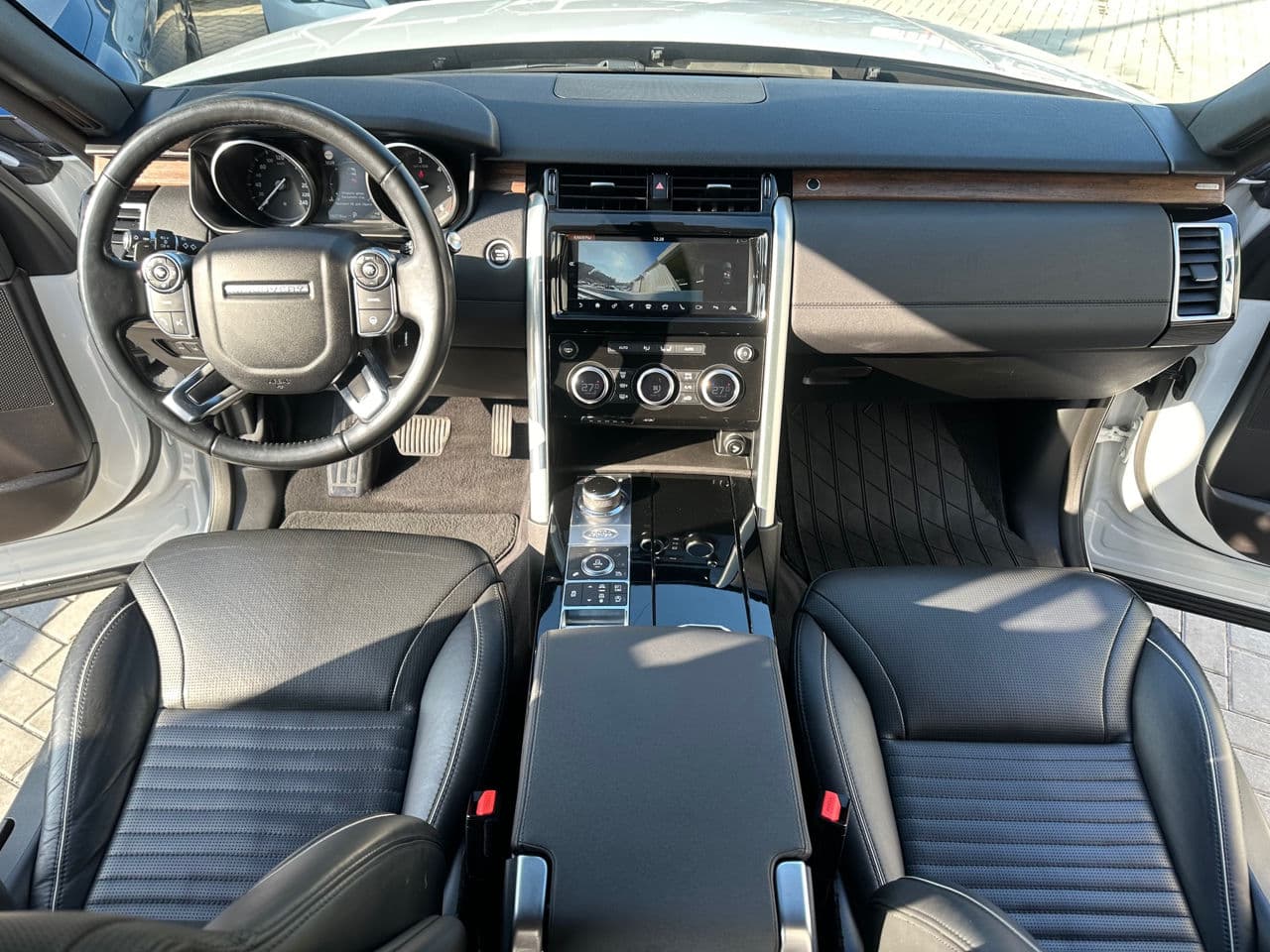 2017 Land Rover Discovery — Miniatură 8
