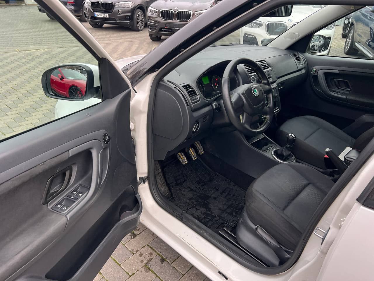 2010 Skoda Roomster — Miniatură 5