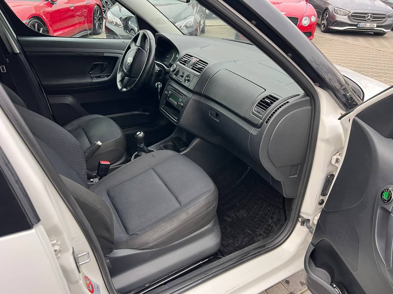 2010 Skoda Roomster — Miniatură 12
