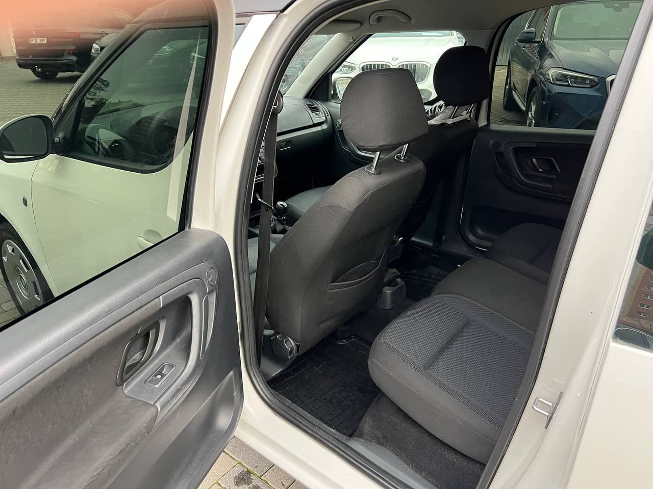 2010 Skoda Roomster — Miniatură 13
