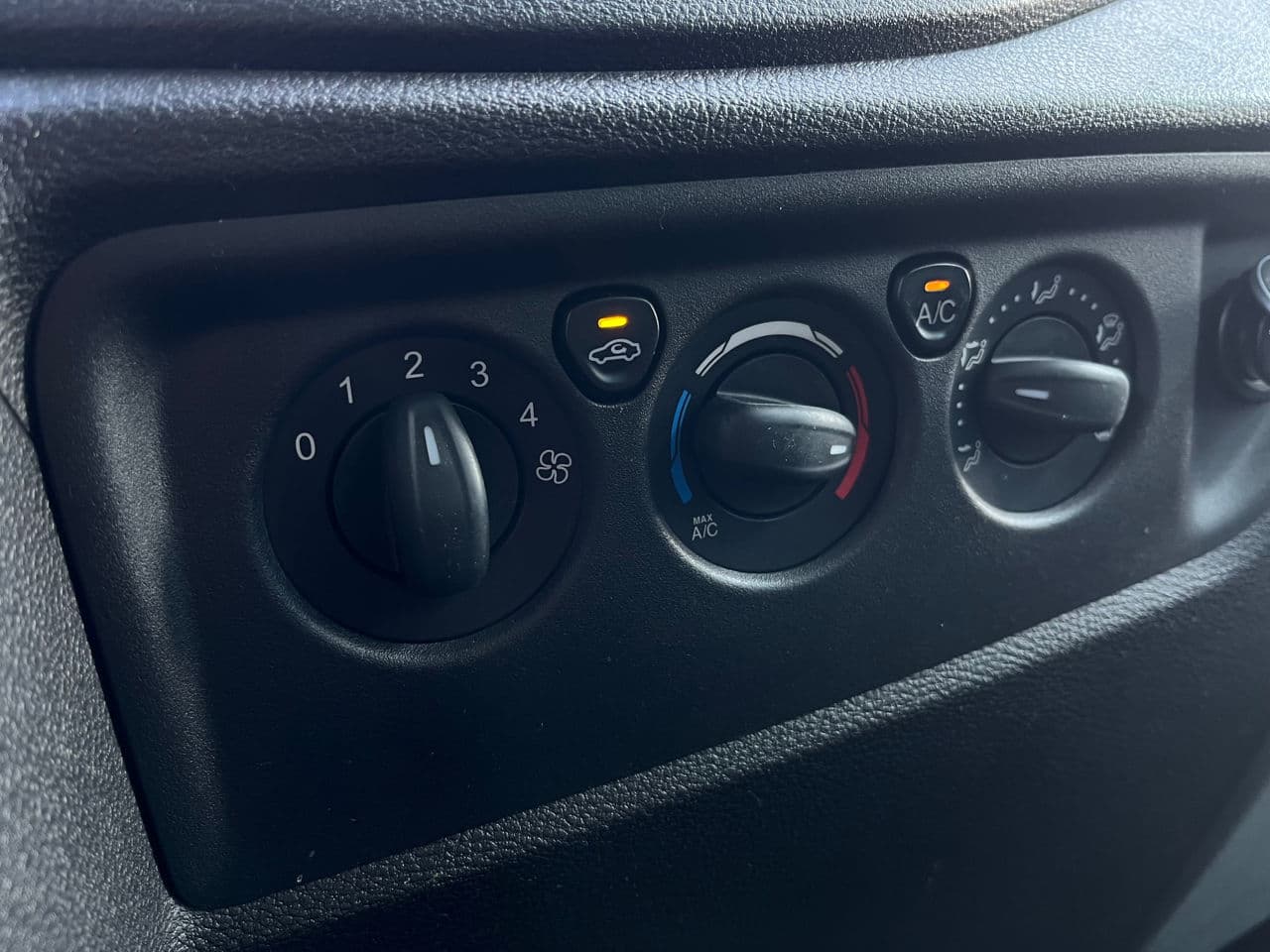 Ford Transit 2016 — Миниатюра 10